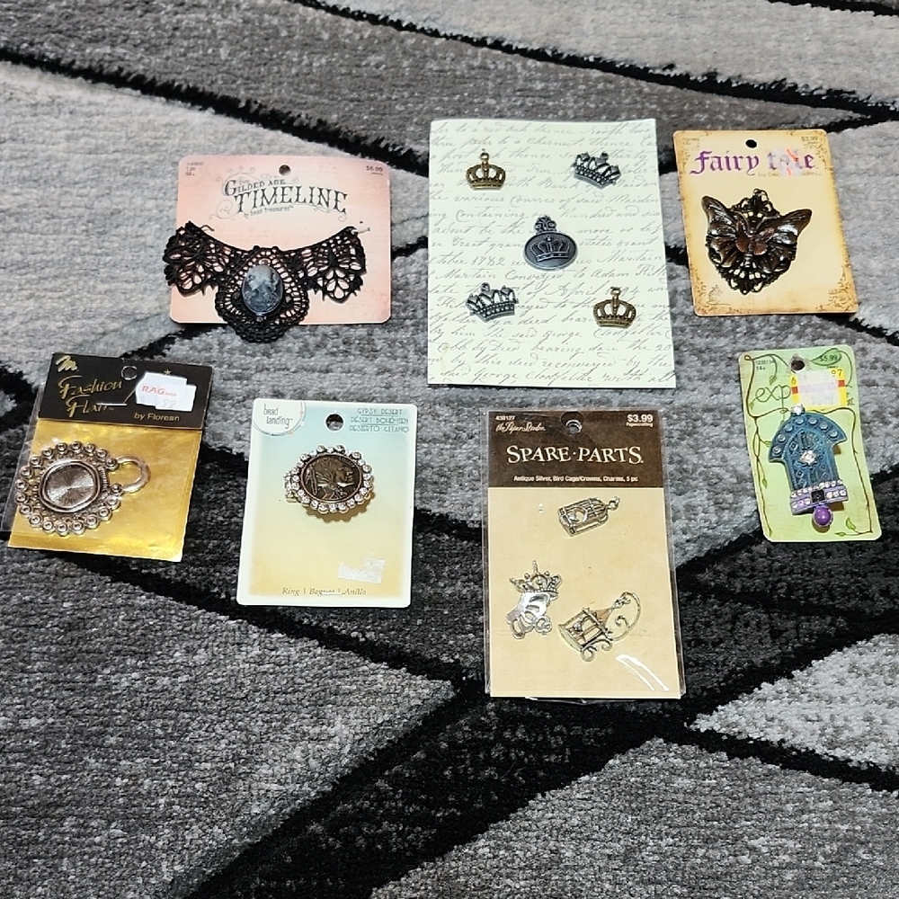 VINTAGE ASSORTED JEWELRY MAKING CHARMS- PENDANTS- CREATE- CUSTOM